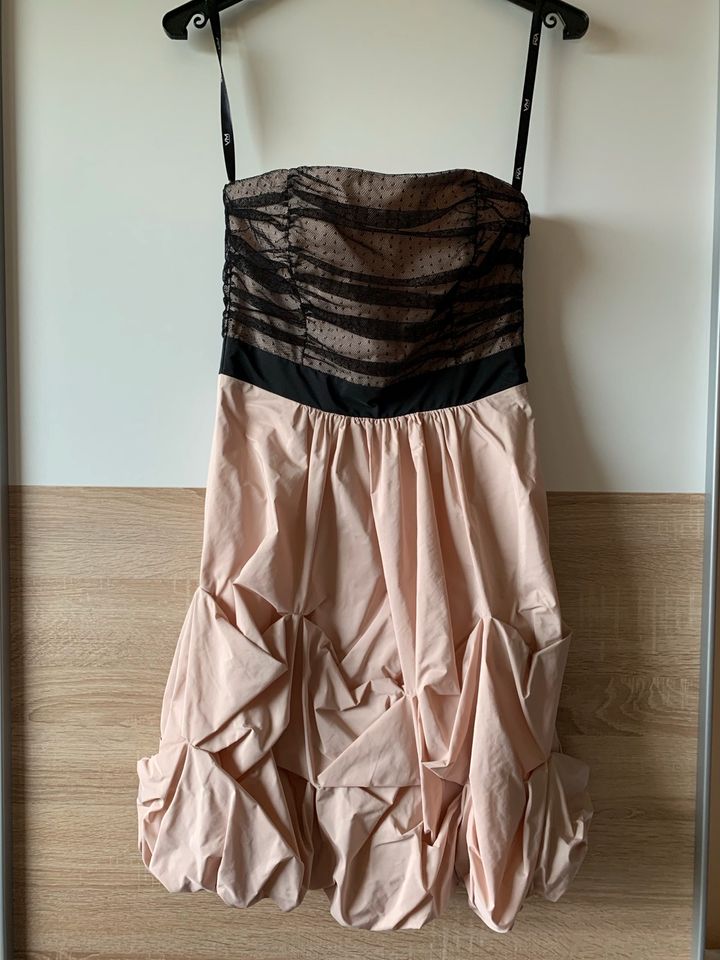 Vera Mont Abschlussballkleid 34/XS rosa schwarz trägerlos in Westerkappeln