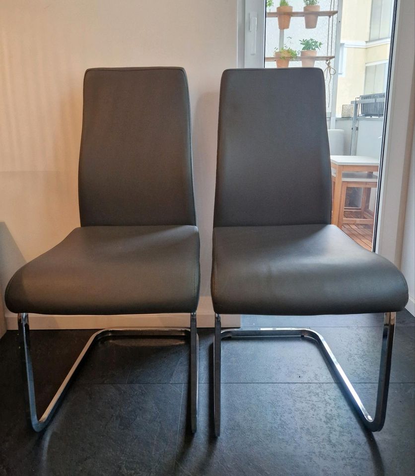 2 Schwingstühle/Stühle in Lederoptik in München