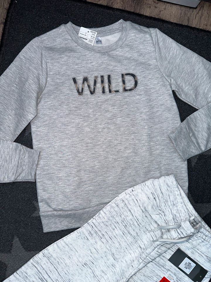 WILD Sweatshirt grau in 122-128 & Primark Jogginghose 122 in Kalt