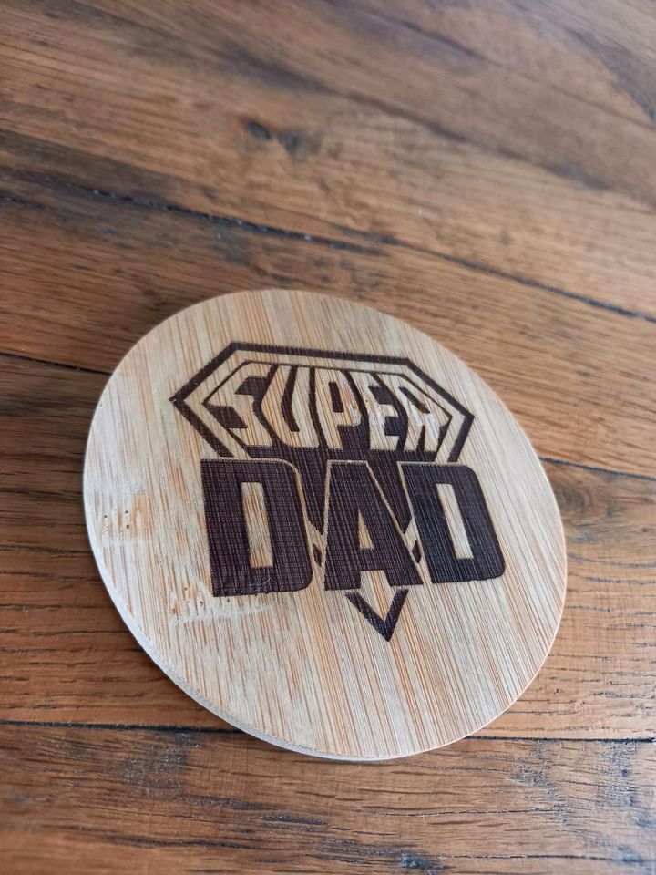 Untersetzer Gravur Holz Bambus super dad bester Papa vatertag in Nettetal