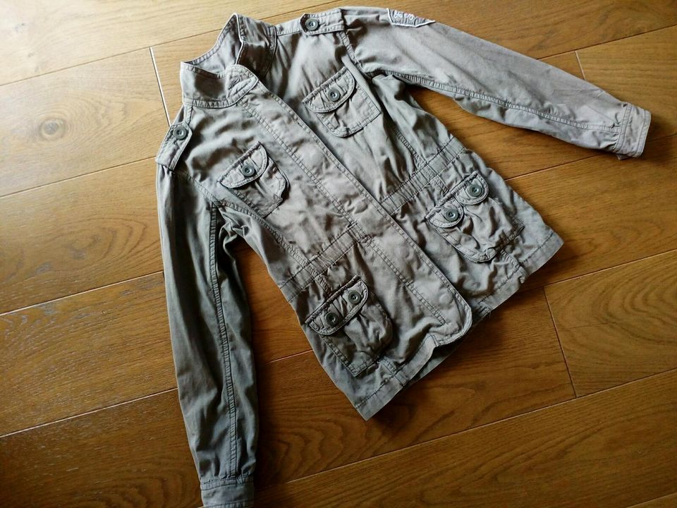 bundeswehrgrüne schicke Sommerjacke 134/140 in Hohenhameln