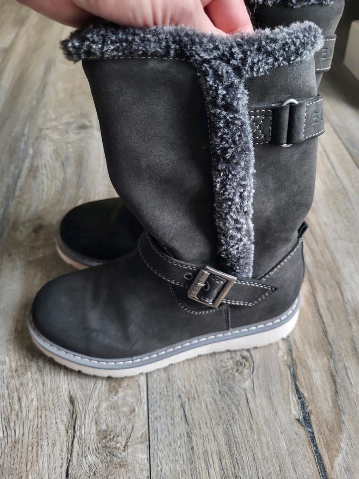 Stiefel Esprit Mädchen Größe 30 in Bergneustadt