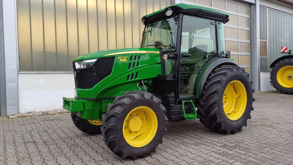 JOHN DEERE 5075GF Traktor Plantagentraktor Hopfenbau Weinbau in Wolnzach