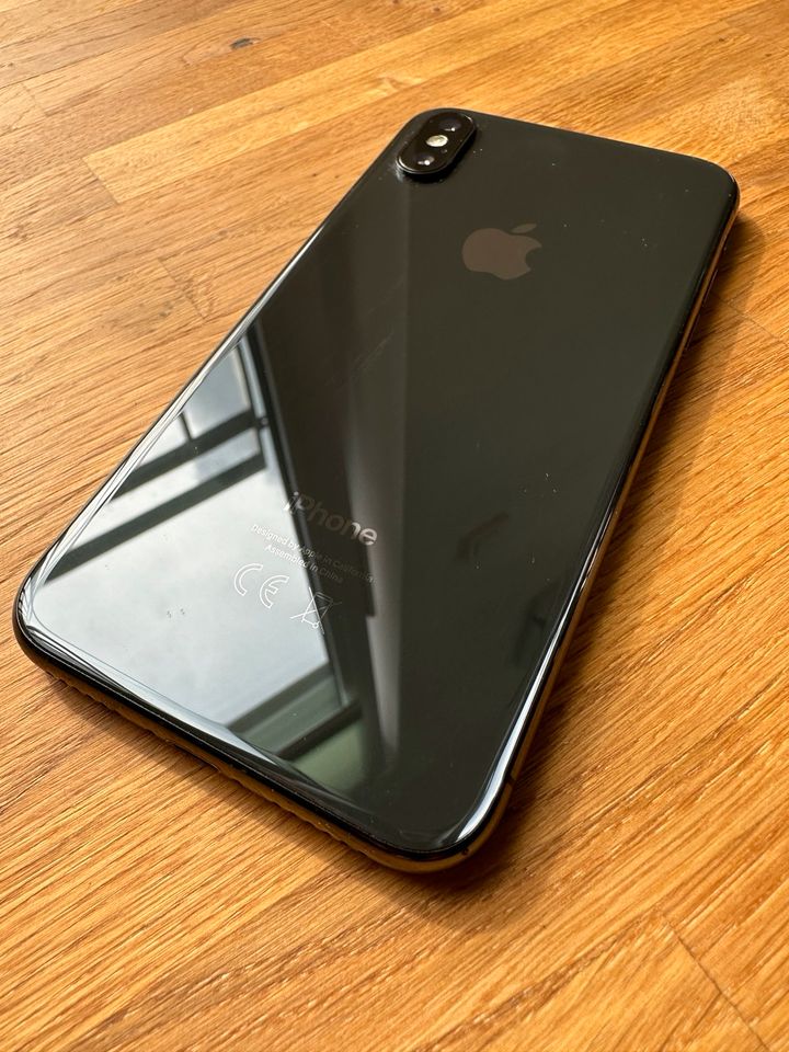 Apple iPhone X, 256GB, Space Gray + Hülle u. Folie in Regensburg