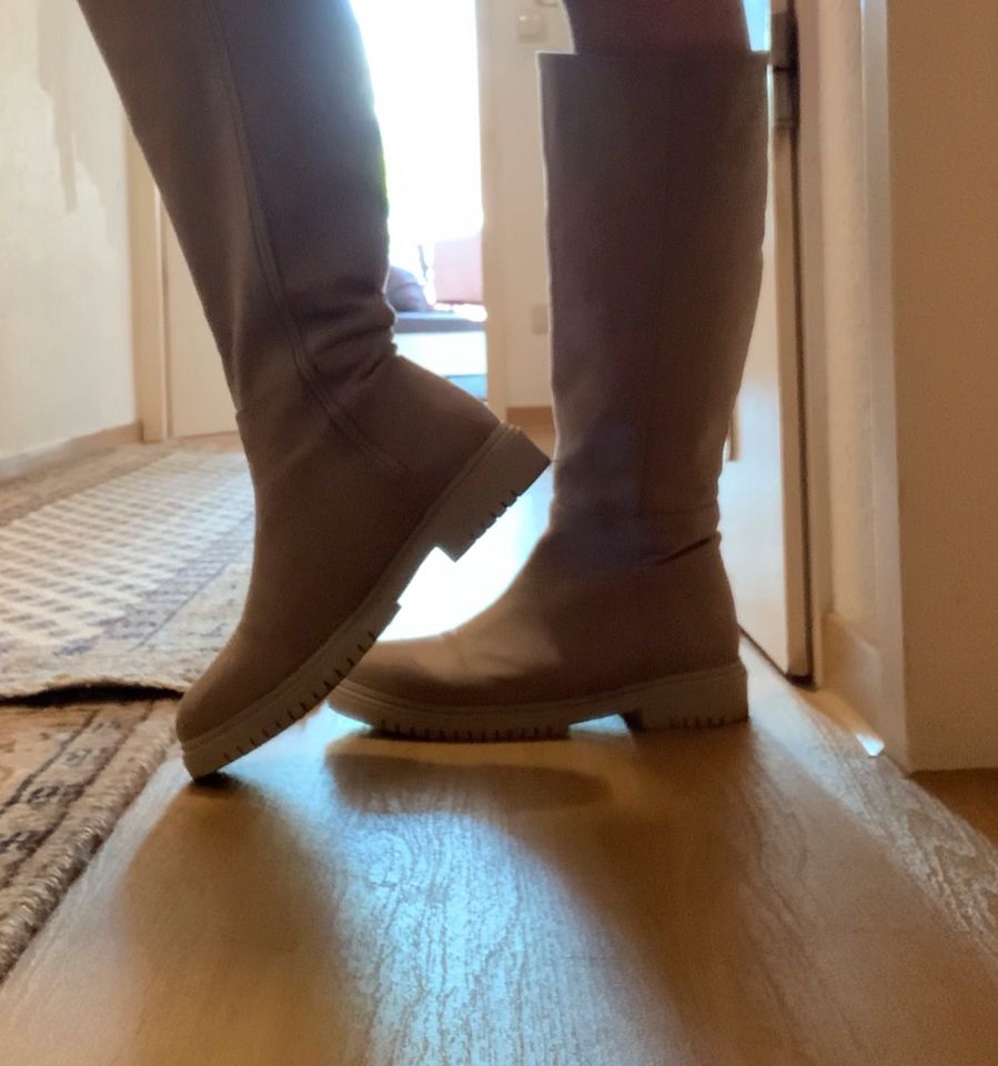 Beige Stiefel Schuhe in Potsdam