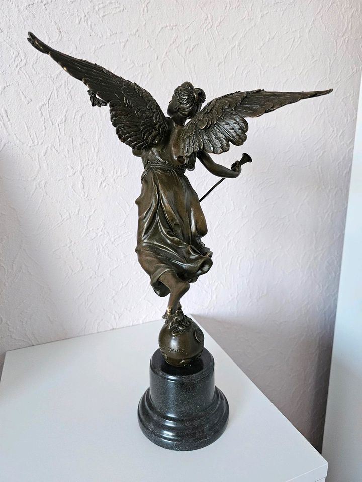 Bronzeskulptur. Bronzefigur. Des geflügelte Sieges. in Paderborn