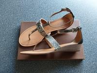 Coach Sandalen mit Zehensteg  US 9,5 ! NEU in OVP Niedersachsen - Wolfsburg Vorschau