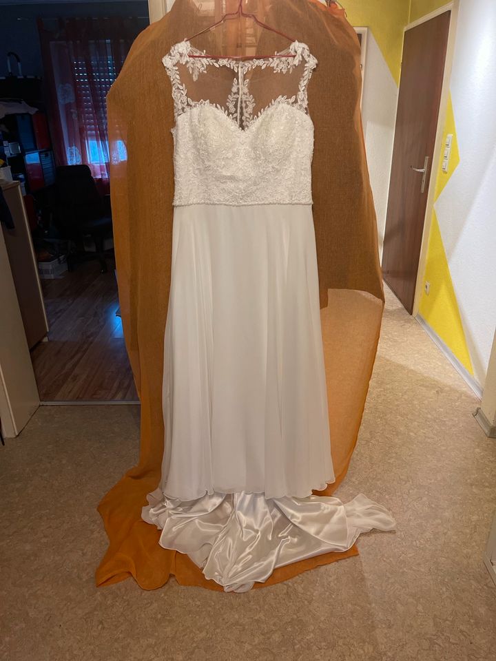 Brautkleid Größe 44 in Offenburg