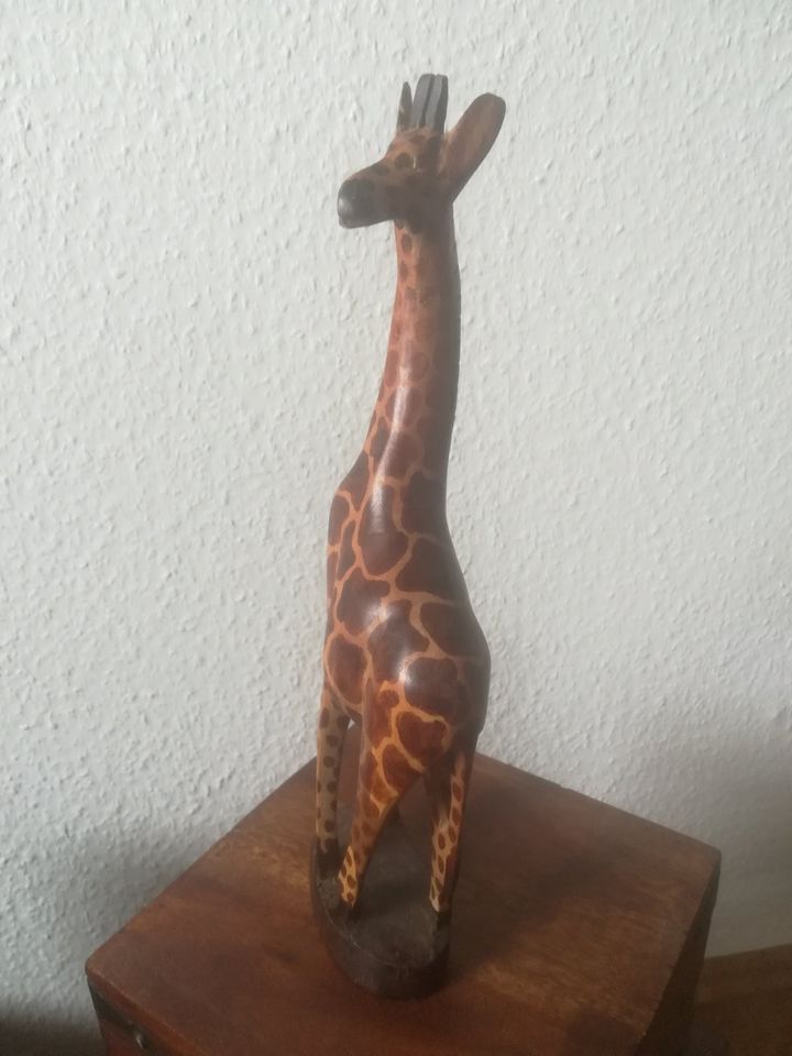 Giraffe Holzfigur Skulptur Holz Afrika Schnitzerei in Gera