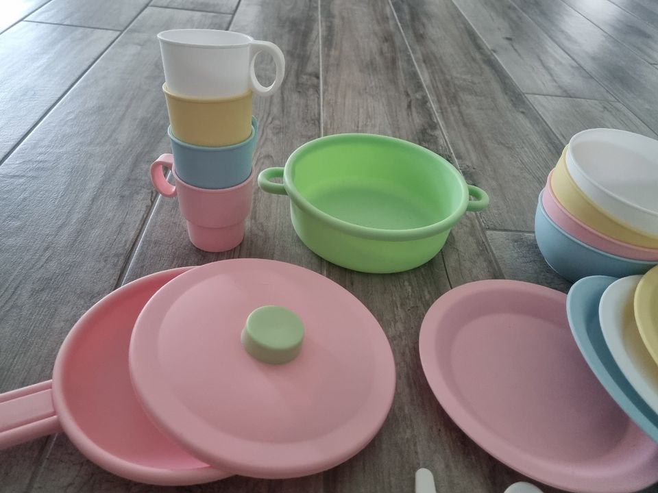 KidKraft Kinderküche Geschirr- Set Pastellfarben - 26 teilig in Schwandorf