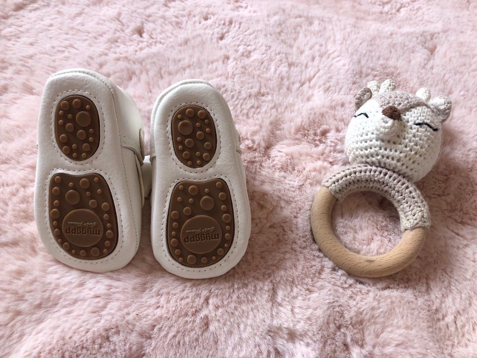 Weiße süße Babyschuhe mit Schleife Ballerinas Taufe Hochzeit NEU in Oppenheim