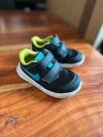 Nike Gr. 23,5 Kinderschuhe Babyschuhe Sneaker Nordrhein-Westfalen - Plettenberg Vorschau