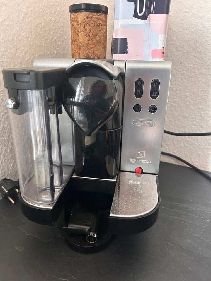 Super schöne DELonghi Kaffeemaschine in Berlin