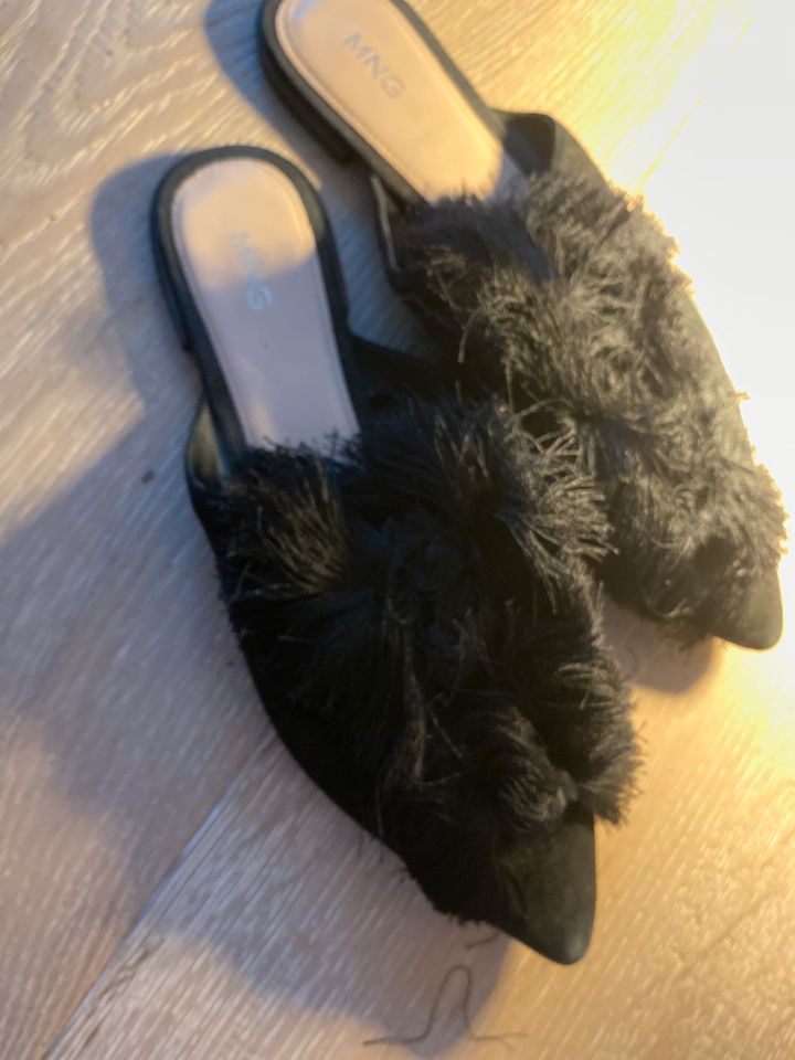 Slipper von MANGO in Düsseldorf