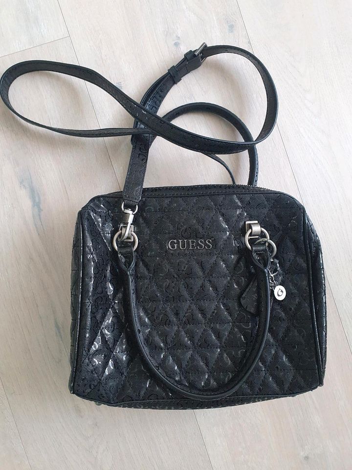 Guess Handtasche, schwarz in Altrip