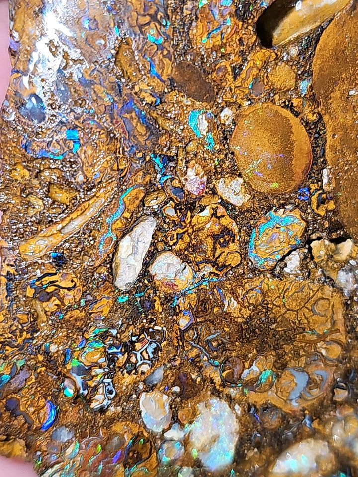 478ct Boulder Opal Anschliff Australien, tolle Muster in Haar