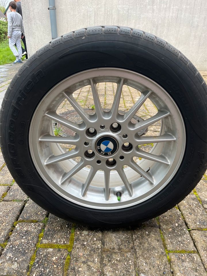 BMW Autoreifen mit Felgen in Moers