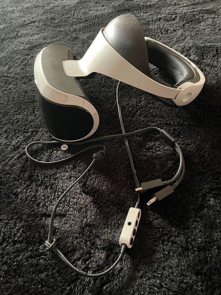 Ps4 Pro 1TB mit VR Brille und Controller in Mönchengladbach