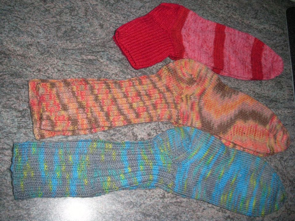 4 Paar gestrickte Socken, Wollsocken Gr. 42 in Burgau