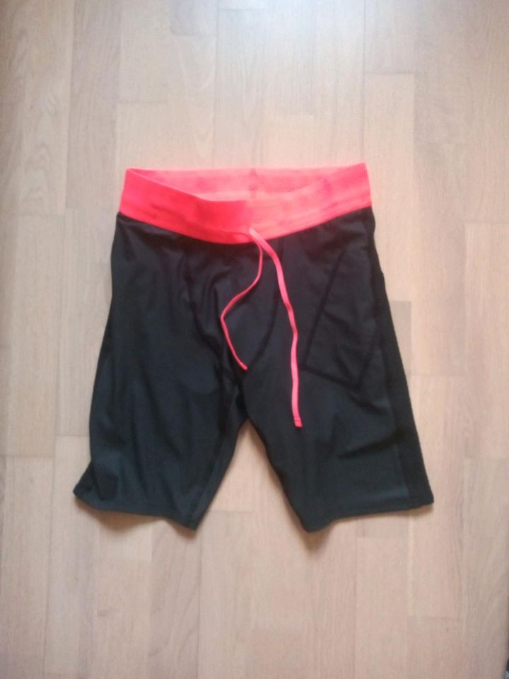 Sportleggings von Nike/ Radler von Adidas gr.164 in Flensburg