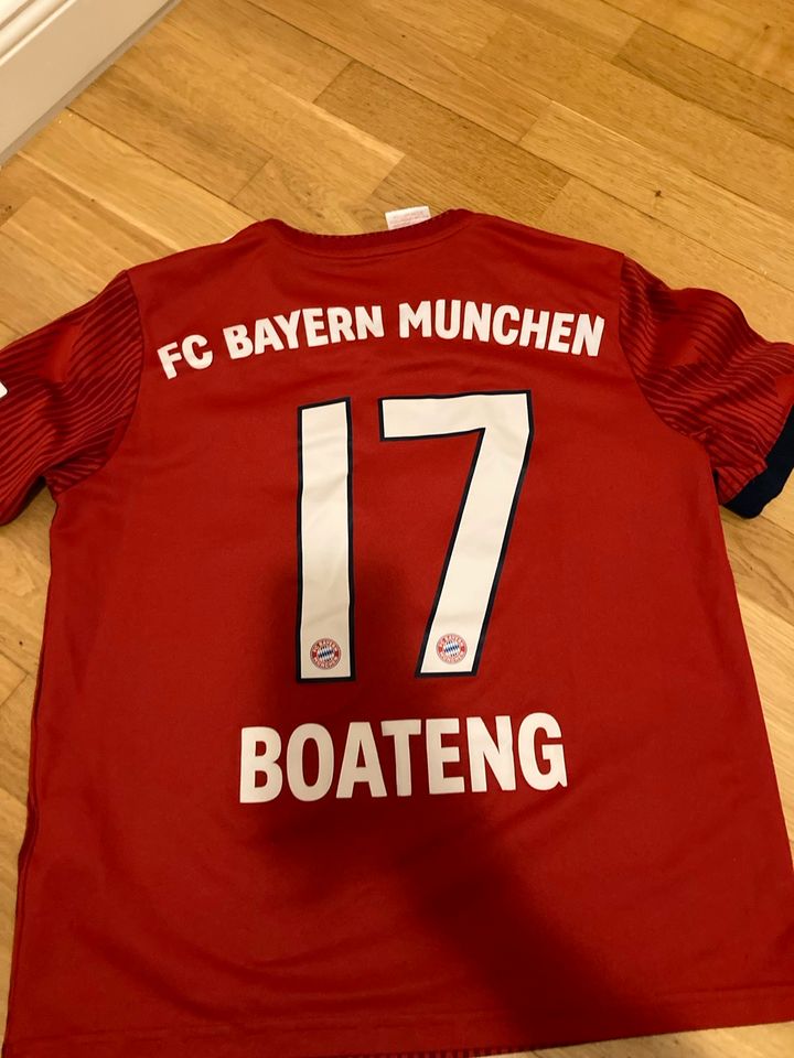 Adidas FC Bayern München Trikot 17 Boateng rot 164 in Ahaus