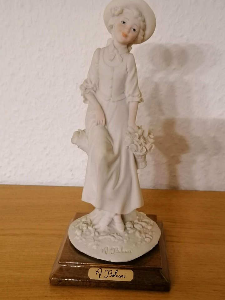 A.Belcari Figur  Dame sitzend edel Vintage weiß in Hückelhoven