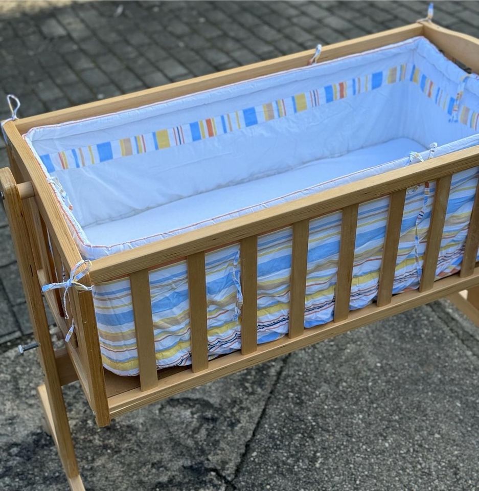 Baby-Wiege aus Holz zu verkaufen in Dresden