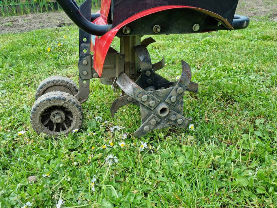 sehr gut erhaltene Gartenfräse in Graben-Neudorf