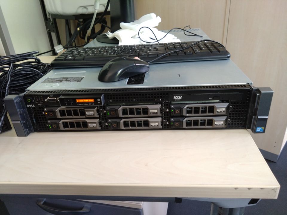 Dell 710 Server; 9,2 TB; 24 GB DDR 3; 2x QuadCore 2,13 GHz in Hannover