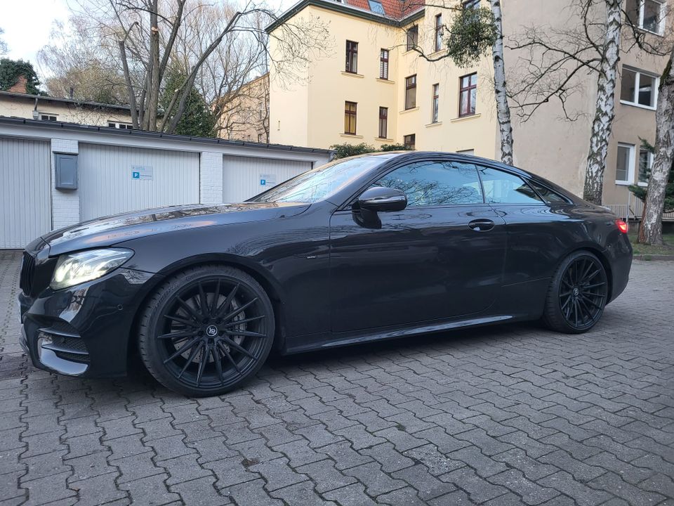 Airmatic Tieferlegen ohne Koppelstangen Mercedes W167 W205 W212 W213 W238 W257 C257 CLS W218 W222 X290 C43 C63 E53 E63 S63 AMG GT 18 19 20 21 22 ZOLL Menü in Berlin