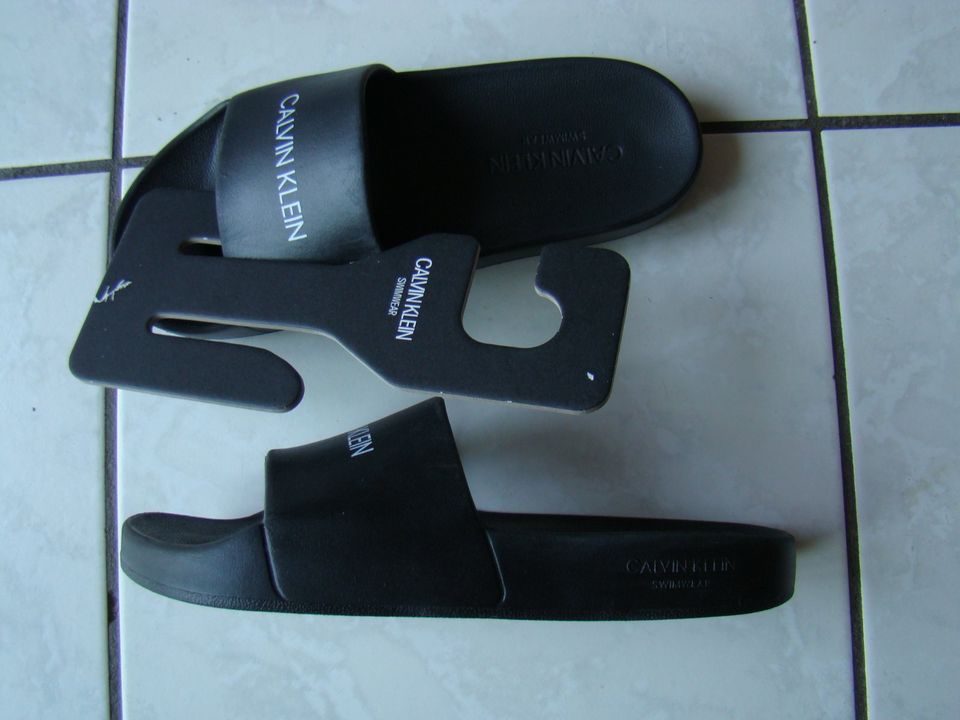 CALVIN KLEIN Pantolette Badeschuhe 37 Schuhe Sandalen schwarz NEU in Menden