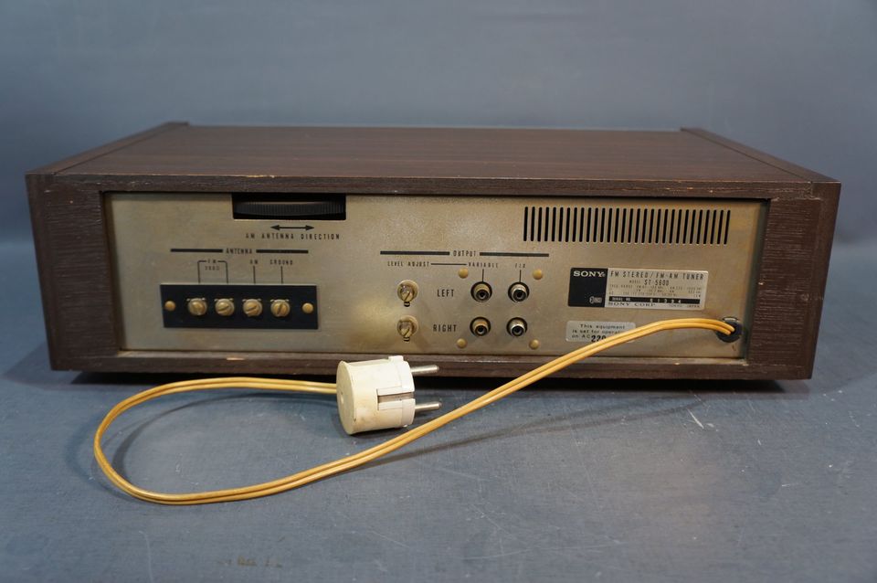 Sony ST-5600 FM Stereo / FM - AM Tuner / Radio in Düsseldorf