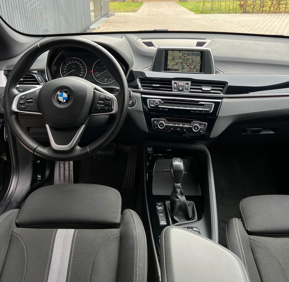 BMW X1 20d xDrive Sport Line*AHK*LED*KAMERA*BMW-Scheckheft in Stuttgart