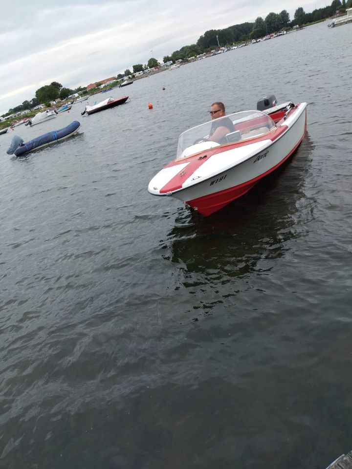 Sportboot mit Trailer in Dahlenburg