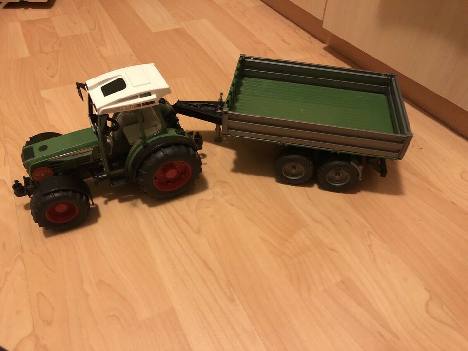 Bruder Fendt Traktor mit Anhanger in Magdeburg