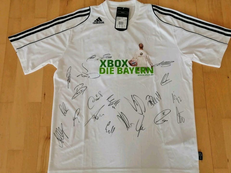 Fanshirt Xbox FC Bayern mit Autogrammen in Au