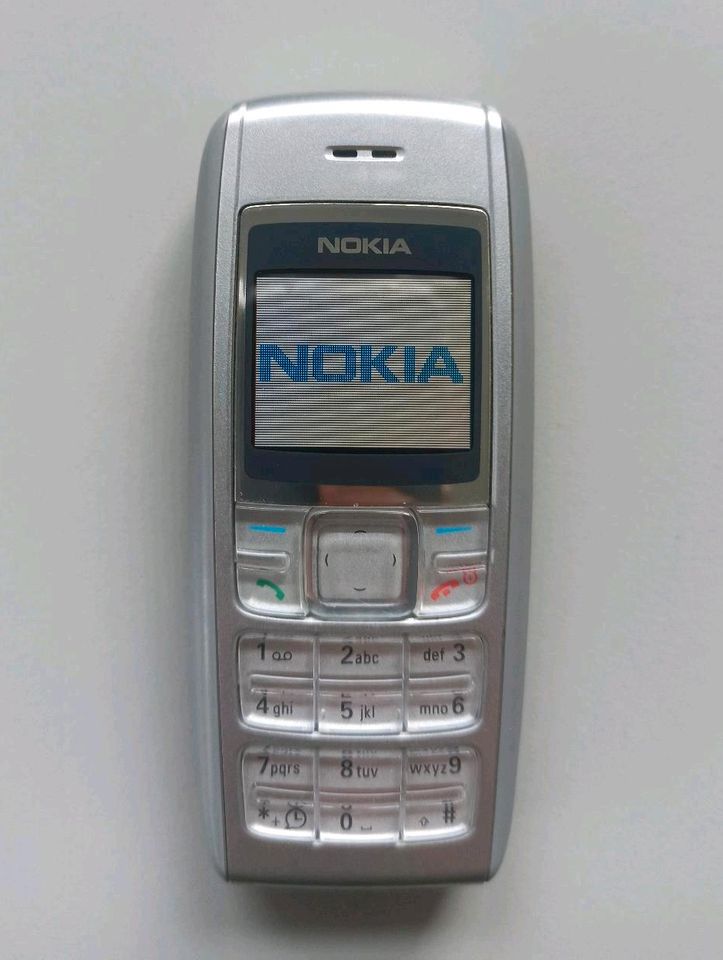 Nokia 1600 - Hell Silber Handy + Ladegerät in Bad Vilbel