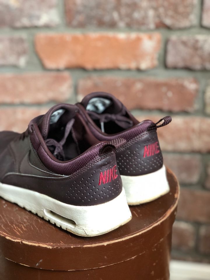 Nike Air Thea Leder Sneaker Ledersneaker Damen Bordeaux lila 40 in  Nordrhein-Westfalen - Siegen | eBay Kleinanzeigen ist jetzt Kleinanzeigen