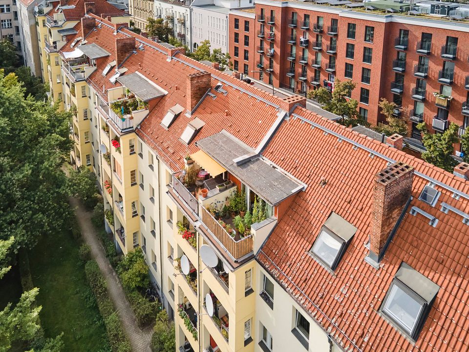 Anlegen nahe des Neuköllner Schillerkiezes: Vermietete 2,5-Zimmerwohnung mit Balkon in Berlin