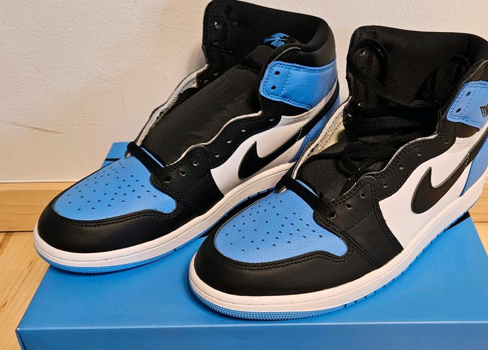Nike Air Jordan 1 Retro High OG University Blue US 9.5 EU 43 in