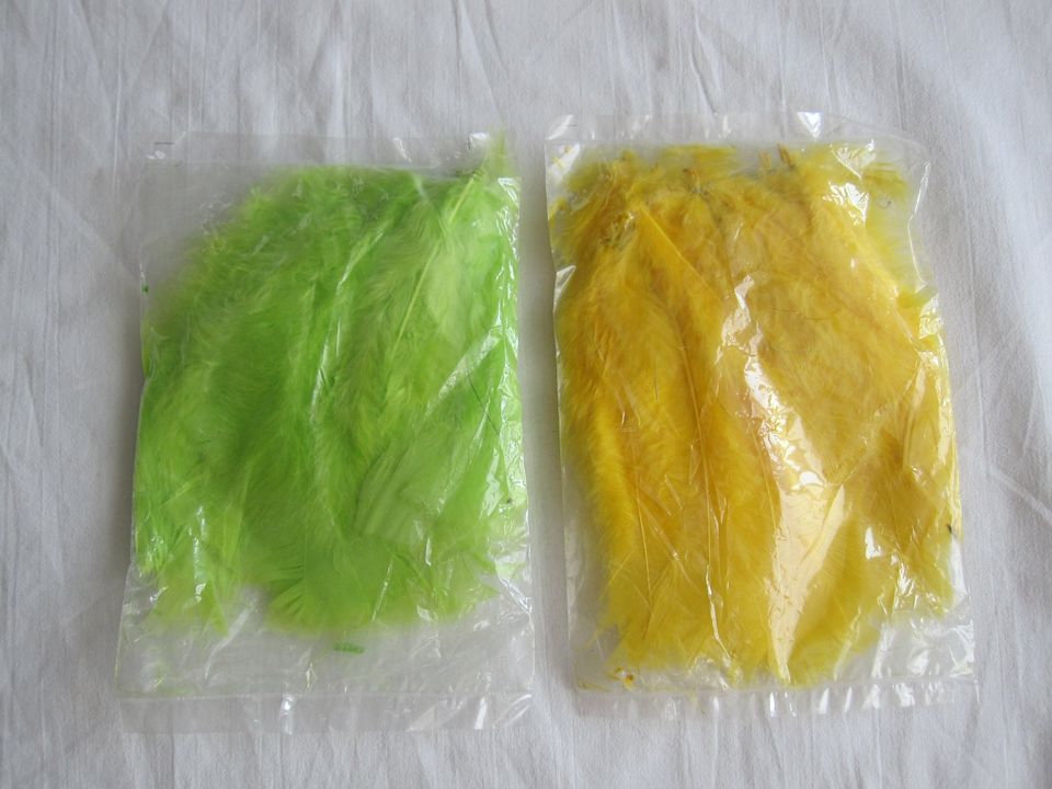 Federn für Deko - 2 Päckchen, grün und gelb, Ostern, Basteln in Dreieich
