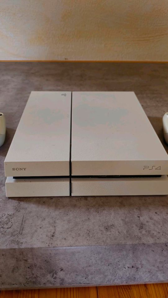 Playstation 4 White slim 500 GB, 2 Controller, diverse Spiele in Schloß Holte-Stukenbrock