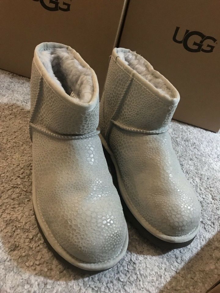 UGG in Silber/weis Glitzer Optik 37 (wie neu) in Berlin