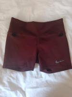 Nike Laufshorts Gr. M – Weinrot – Top Zustand! Berlin - Neukölln Vorschau