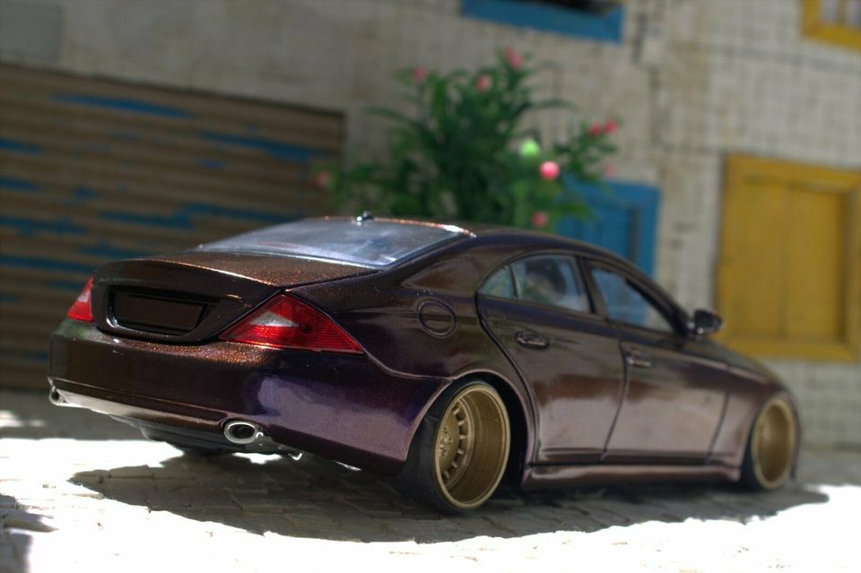 1:18 Mercedes CLS Flipflop / Effektlackierung in Remscheid