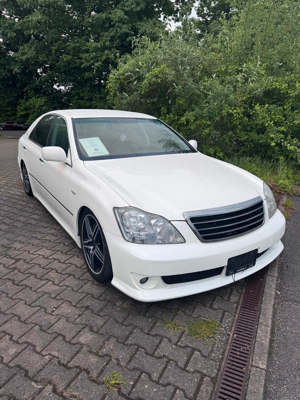 Abbildung des Autos Toyota Crown Athlete GRS…