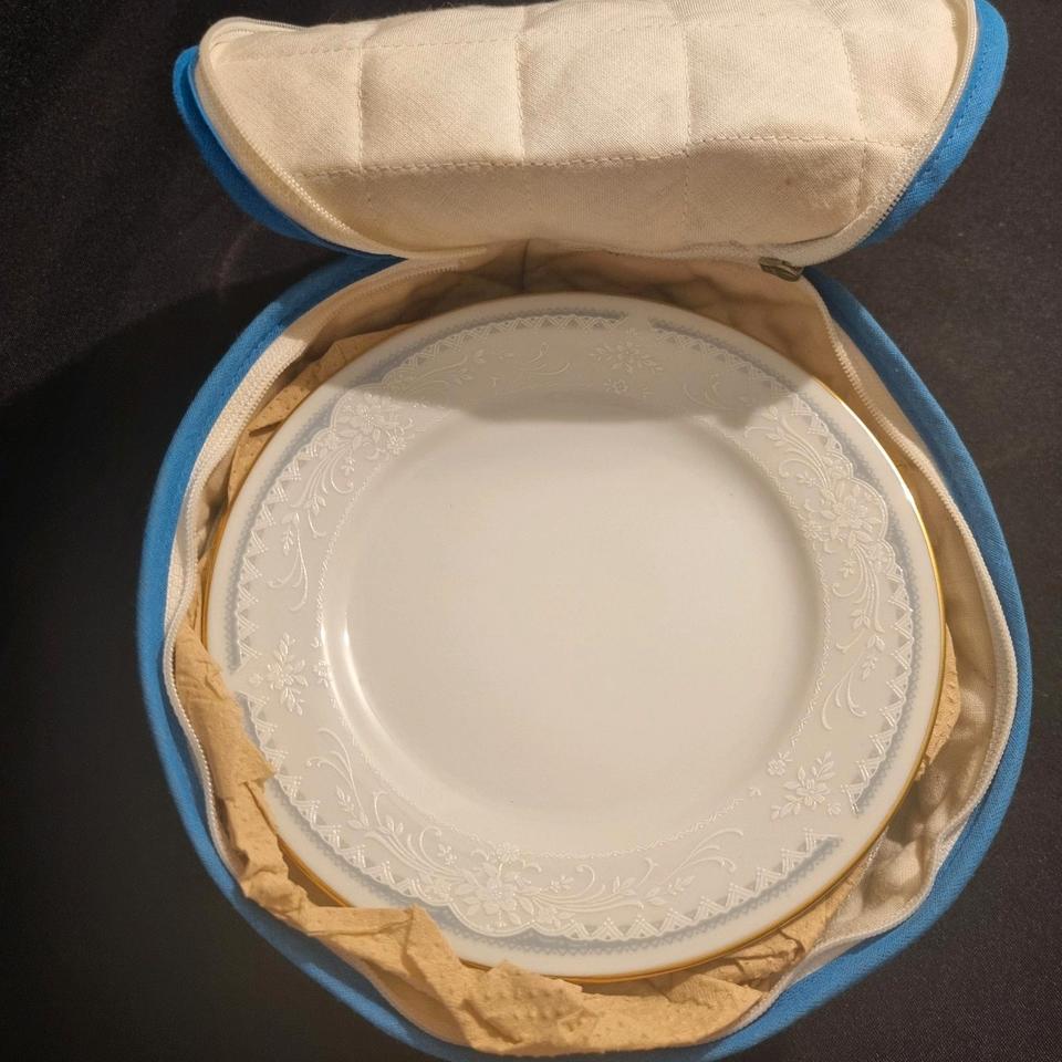 Komplettes 62-teiliges Geschirr-Set Noritake Christine 32900 in Hütschenhausen