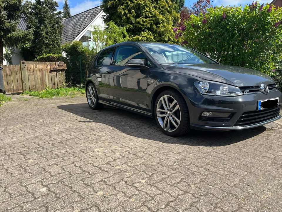 VW Golf R-Line in Hamburg