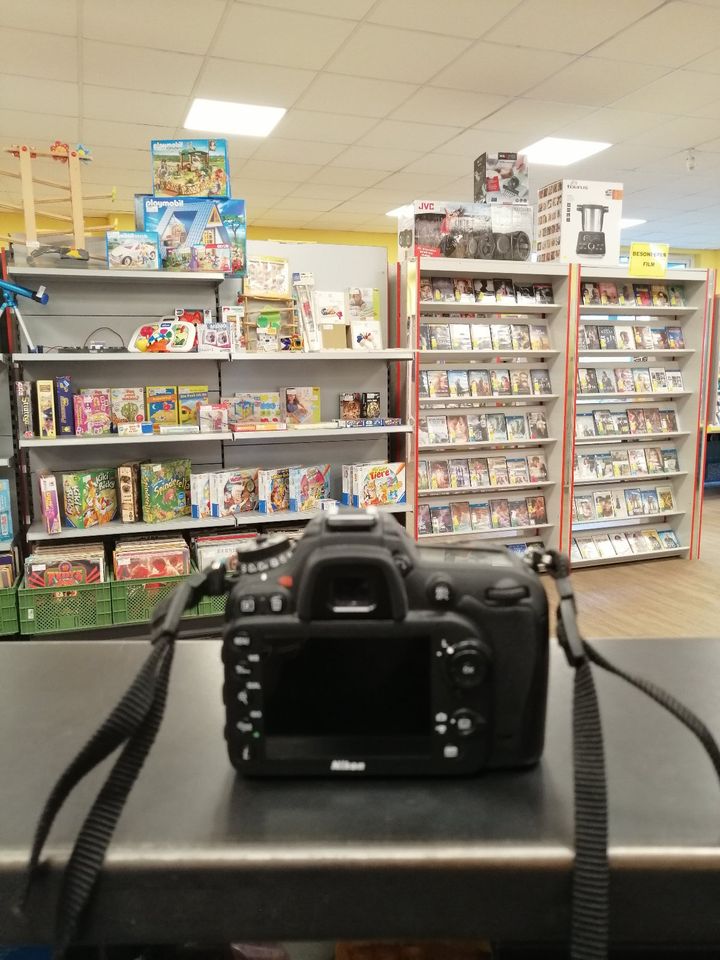 Nikon D7100 SLR-Digitalkamera inkl.  18-140 mm VR-Objektiv in Mühlhausen