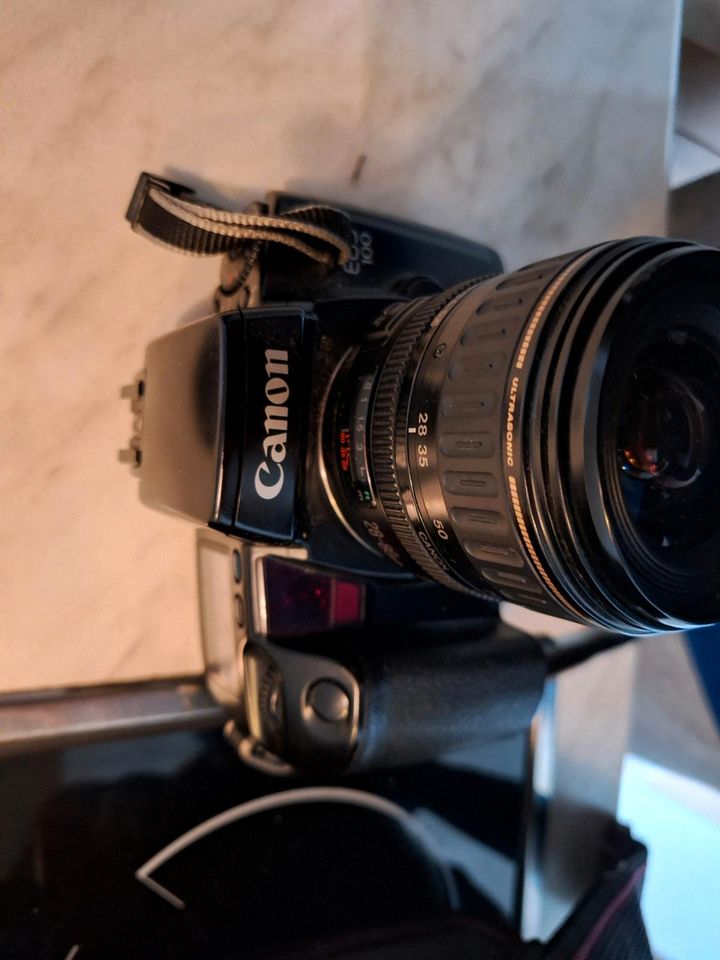 Kamera von Canon mit Zubehör in Stadthagen